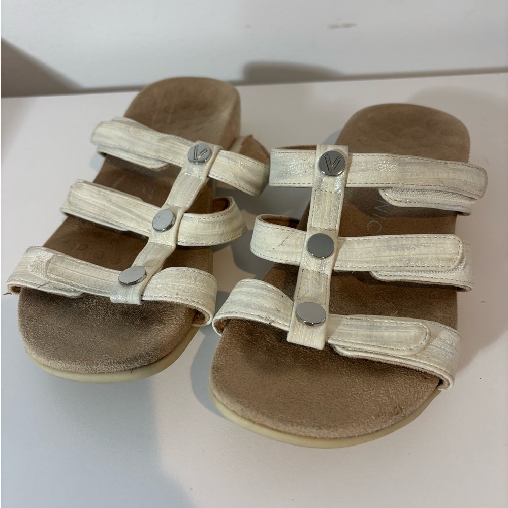 Vionic Women 7 Amber Slide in White Casual Summer Vacation Microfiber Footbed